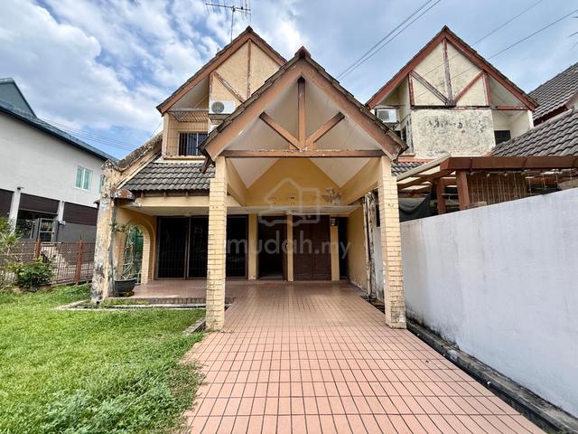 (2,400 SQ FT END LOT) 2 Storey Terrace End Lot Bukit Setiawangsa, KL 1