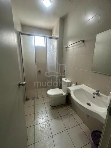 Female Master Room - Meridin Bayview Pasir Gufang Johor Bahru 1