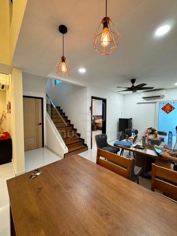 Taman Molek 1.5 storey house unblock view for rent 1