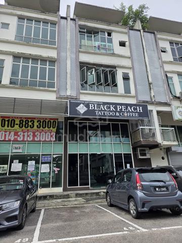 JB Pusat Perdagangan Danga Utama Jalan Permata Triple Storey Shop Lot 1