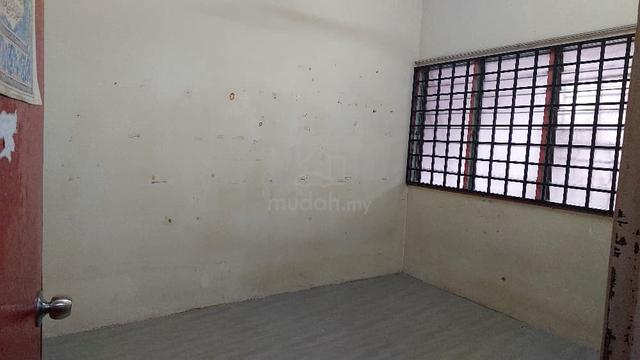 Bilik untuk disewakan di Taman Sri Serdang, Selangor 1