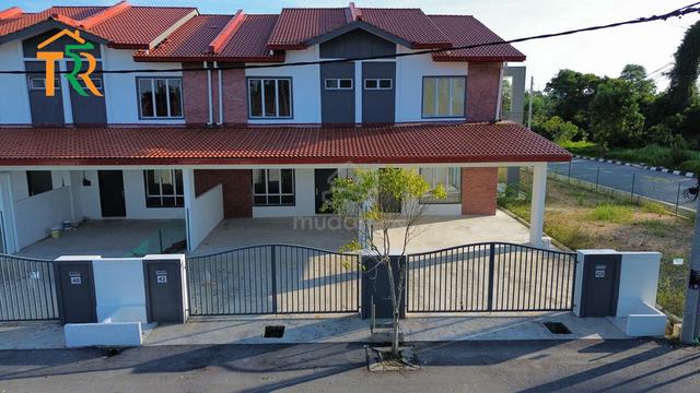 (TanjungLumpur) Carporch muat 4 kereta, Tanahblkg 14kaki, Dekat Bandar 1