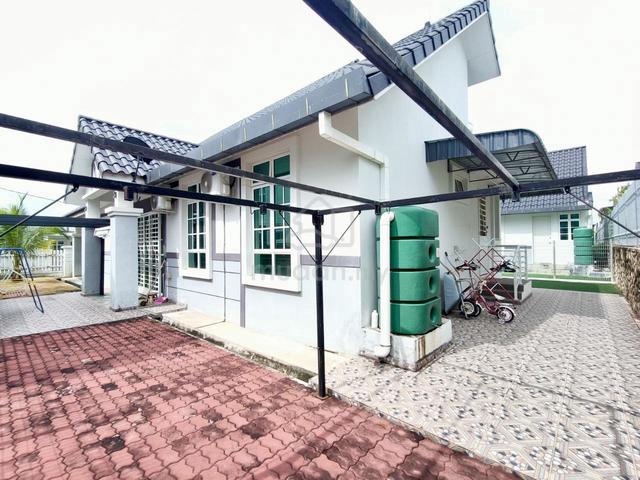 [RENOVATED - NON BUMI] 1.5 Storey Bungalow, Tmn Anjung Gapam, Bemban 4