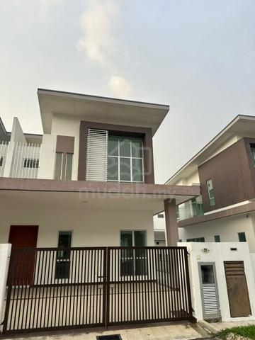 Lukut Taman Legenda Semi-Detached House 1