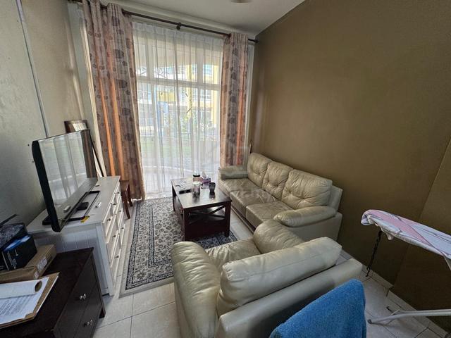 University Green Apartment 1