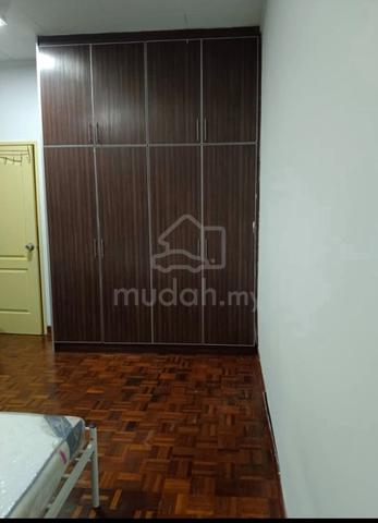Female Master Room (2 person female) @ Bandar Kinrara Puchong .Malay. 1