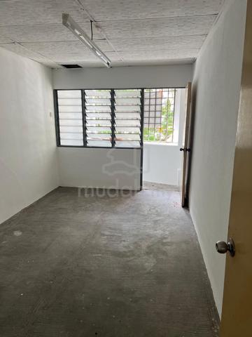 2nd Floor Walk up Office Jalan Jelutong 1600sqft Facing Main Road 1