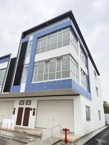 Taman denai alam Kota masai 3 storey corner lot facing main road 1