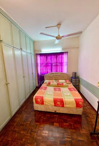 Master Bedroom To Let 1