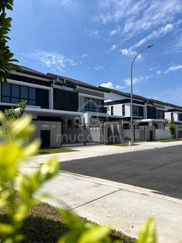 Freehold Semi-Detached Cluster House, Casablanca 2 - Alam Impian 1