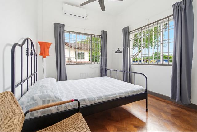 Bright & Cool Room 1