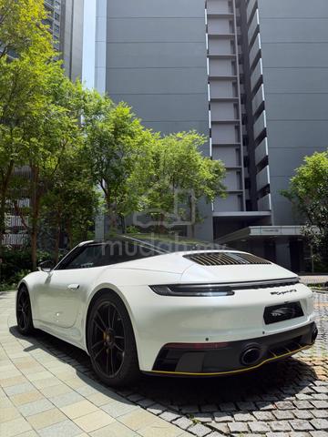2023 Porsche 911 3.0 TARGA 4 GTS Low Miles - 5
