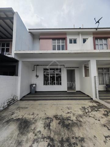 Pasir Gudang Double Storey / Jalan Kemboja / 4 Bed 3 Bath / Rumah Sewa 1