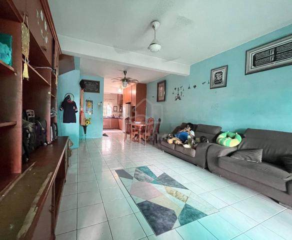 Double Storey Taman Pinggiran Putra Seri Kembangan Facing open 1