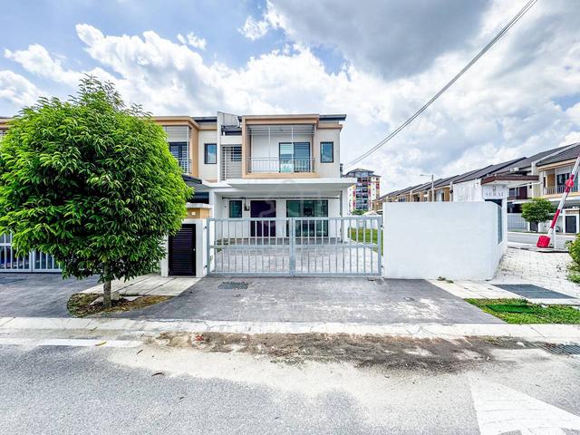 CORNER LOT! Double Storey, Serai Residence, Bandar Baru Kundang Rawang 1
