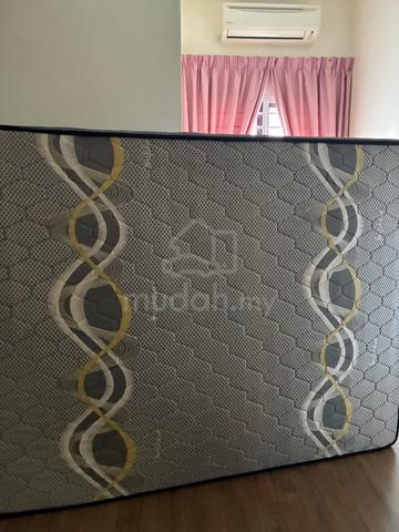 queen size matress - photo 2 of 2