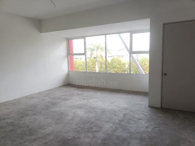 Upper floor shop lot facing main road at Bukit Mertajam  1