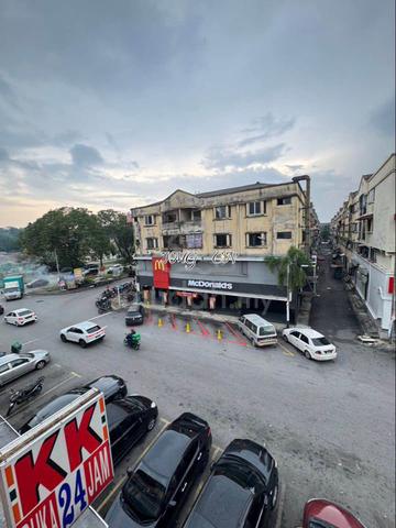 3 Sty Shoplot @ Taman Sri Andalas, Klang For Sale ( Facing Mc donald ) 1