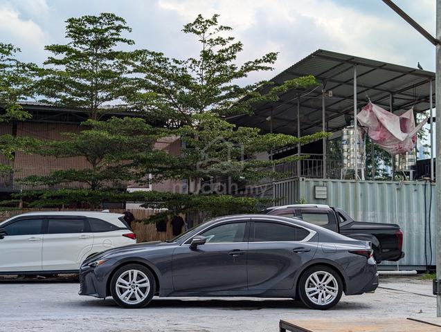 LOW MILEAGE BROWN INT 2022 Lexus IS300 2.0 BASE - 5
