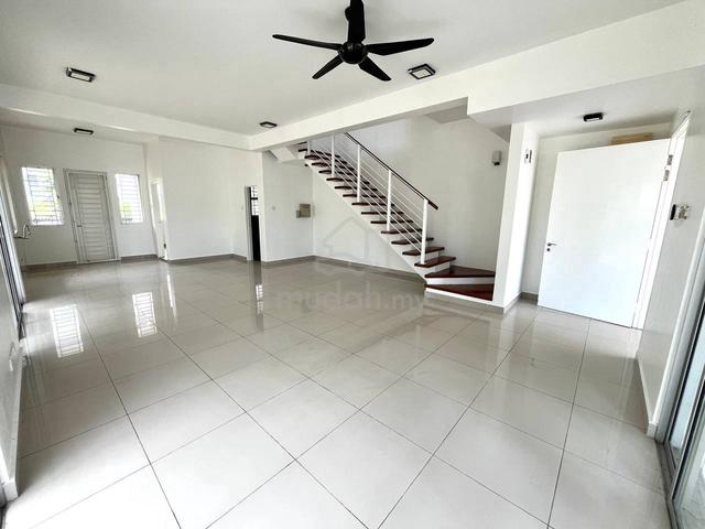 CORNER LOT Double Storey Eriza Elmina Garden Shah Alam 4
