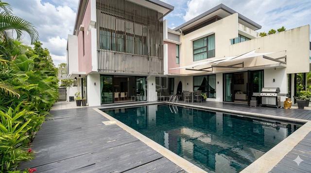 East Ledang 2 Storey Bungalow With Private Pool | 5 1 Rooms 1