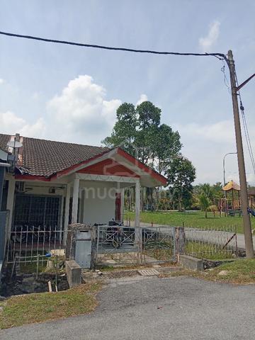 end lot. sebelah taman permainan kanak-kanak 1