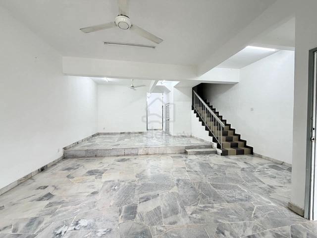 [Nice Unit] 2 Storey Terrace - Desa 13 Bandar Country Homes, Rawang 1