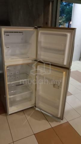 Samsung 2 Door Fridge / Peti Sejuk 2 Pintu - photo 2 of 2