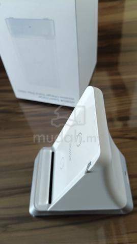 Honor Wireless Charger Stand - photo 2 of 6