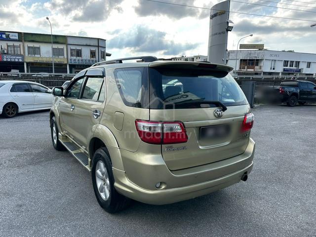 2009 Toyota FORTUNER Diesel 2.5 G FACELIFT (A) - 3