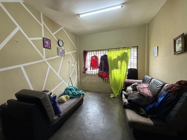 Taman Tampoi Utama Flat 1