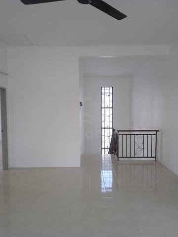 Banglow Cantik Tanah Luas Untuk Disewa di Parit Buntar 4