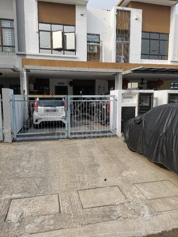 Bilik Medium Fully Furnished Rumah Teres at Setia Alam 1