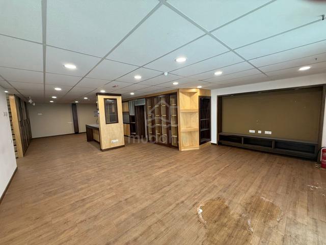 Diamond Valley / 2.5 Storey Light Industry / 20,000 sq.ft /Batu Maung 1