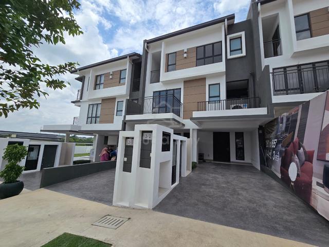 2 Storey Hybrid Terrace , Aurelia @ Senna Puteri Salak Tinggi 1