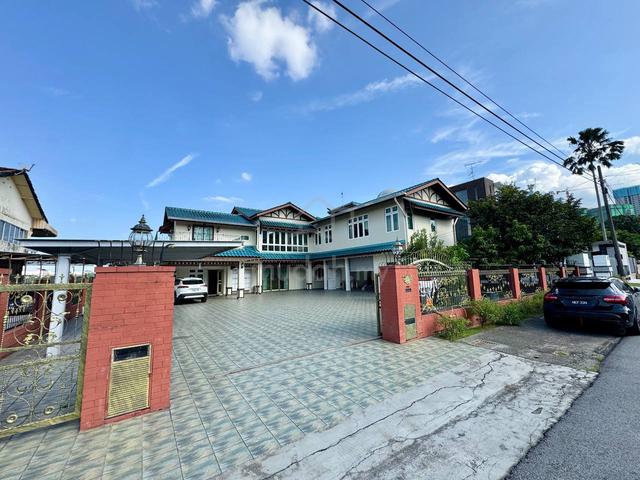 Stulang Laut Luxury Bungalow with Pool Near CIQ 1