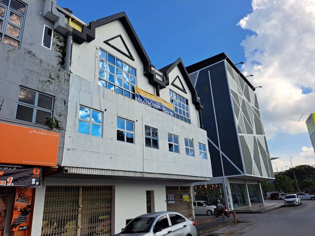 TUN ISMAIL 2 Adjoining shop lots No Wall 1