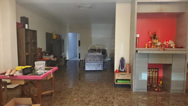 All furniture is included and will be left in the house. You can move 1