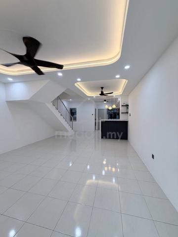 Fully Renovated Teres Dua Tingkat untuk dijual di Scientex Lavender 1