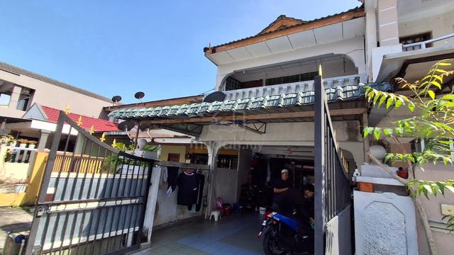 [FULLY RENOVATED ] Double Storey Terrace House Seksyen 18 Shah Alam 1