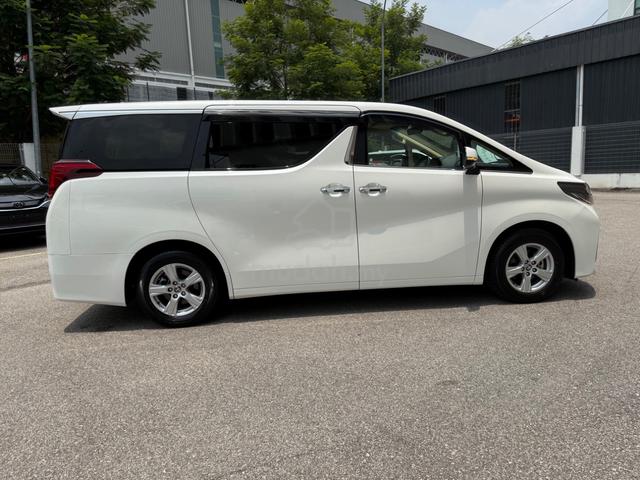 2022 Toyota ALPHARD 2.5 X 8 SEATER - 4