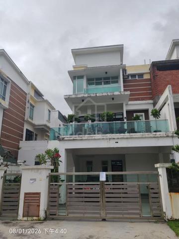 Kempas Utama 3 Storey Cluster House 1