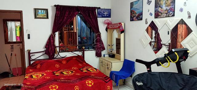 Studio Room- Bukit Permata. For Single female only 1
