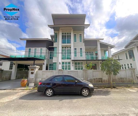 Villa 2 Tingkat Setengah @ Pasir Tumbuh untuk Dijual 1