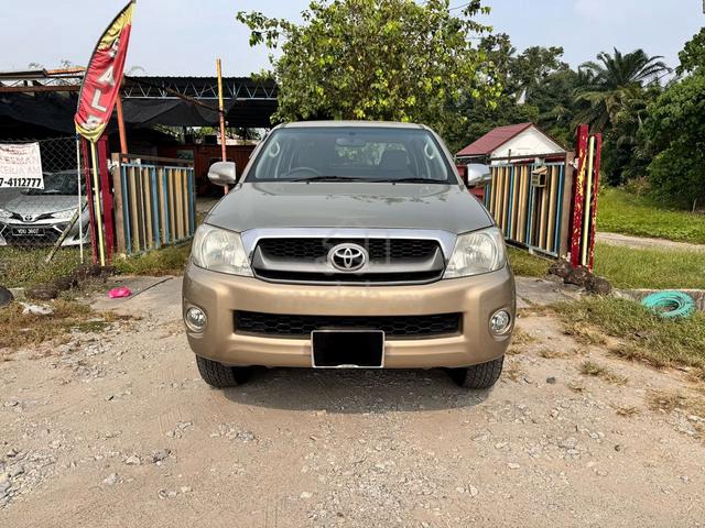 2010 Toyota HILUX 2.5 Double cab FACELIFT (M) - 2