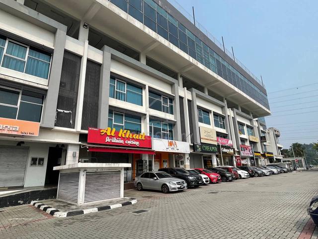 CORNER 3 Storey Shoplot Bangi Gateway Shopping Complex 1
