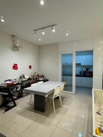 Molek Regency 1