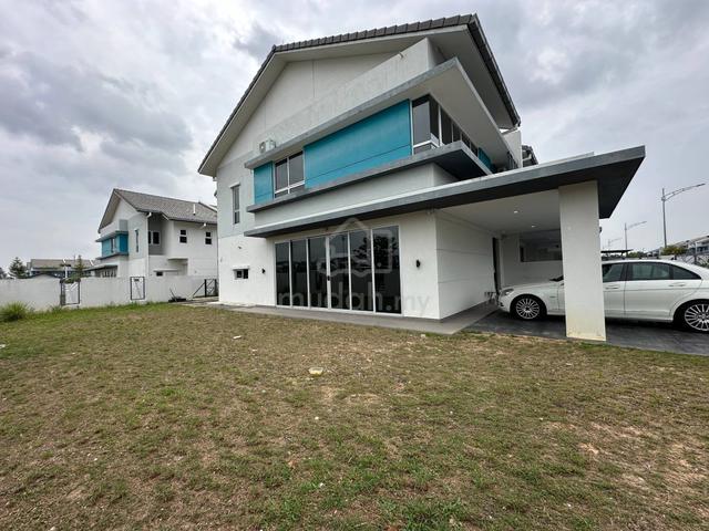 CORNER LOT FREEHOLD Double Storey Superlink House Aman Serenie 1