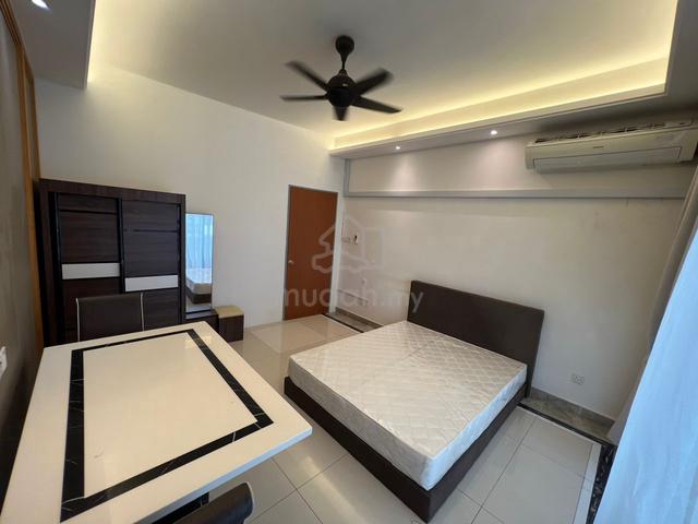 R & F PHASE 1 BALCONY ROOM Walking Distance To CIQ 1