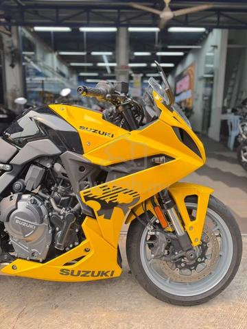 SUZUKI GSX-8r - photo 3 of 10